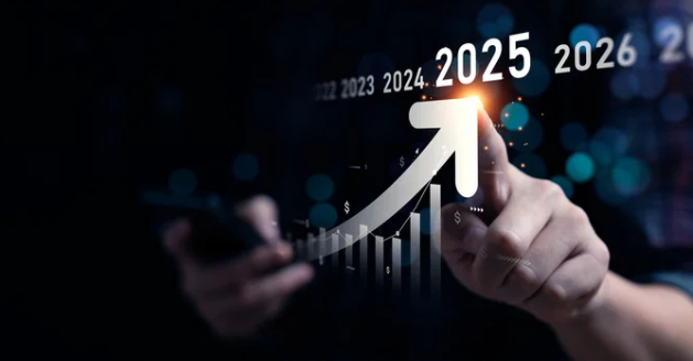 Digital arrow pointing upward to 2025, symbolizing growth and trends in compensation strategies.